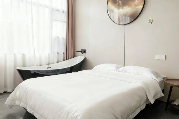 Luxury Double room with balcony and with courtyard view