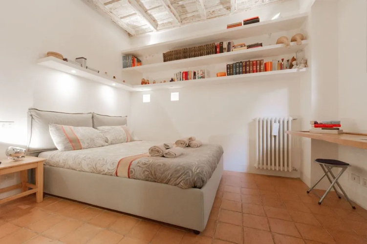 Gonfalone Apartment