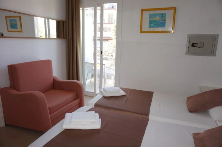 Standard Triple room with balcony