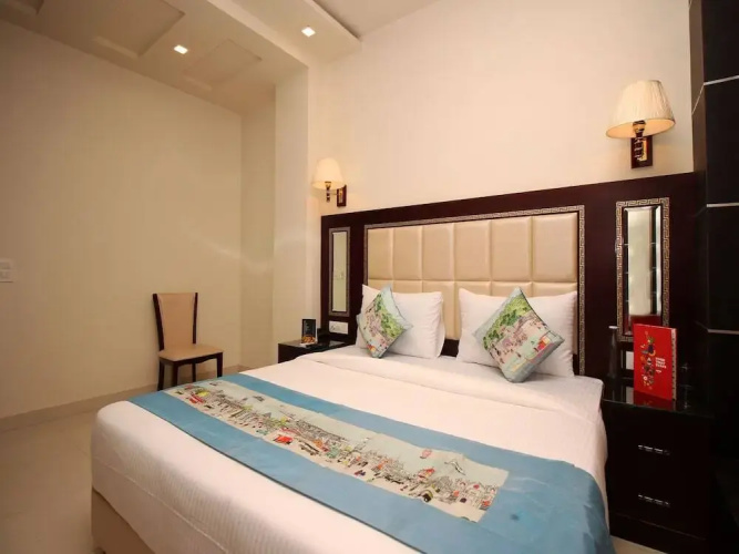 OYO Flagship 737 Paschim Vihar