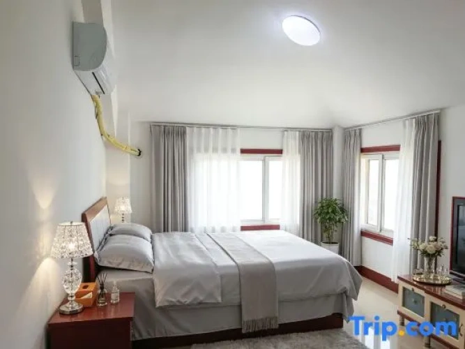 2 Bedrooms Triple Family Suite with sea view