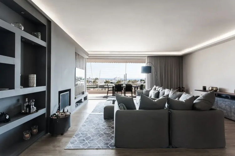 2 Level Beachfront Luxury Apt. by the Olon