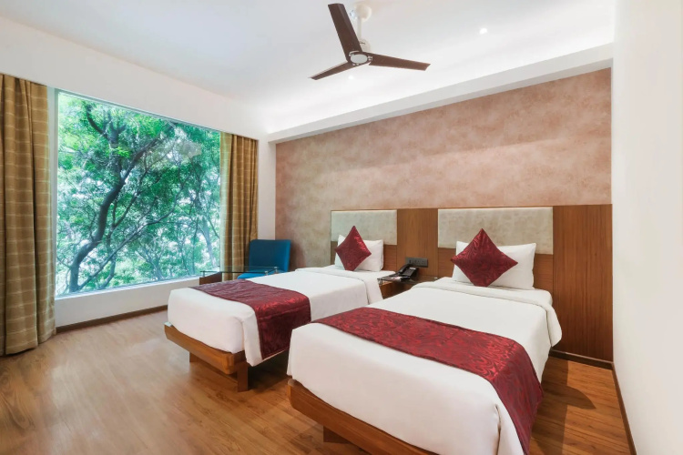 7 Apple Hotel - Viman Nagar Pune