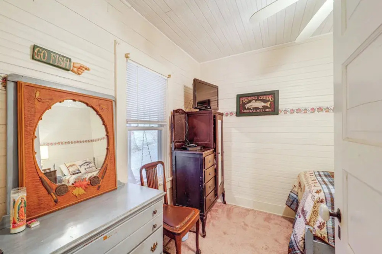 Rustic Linville Falls Cottage w/ Fire Pit!