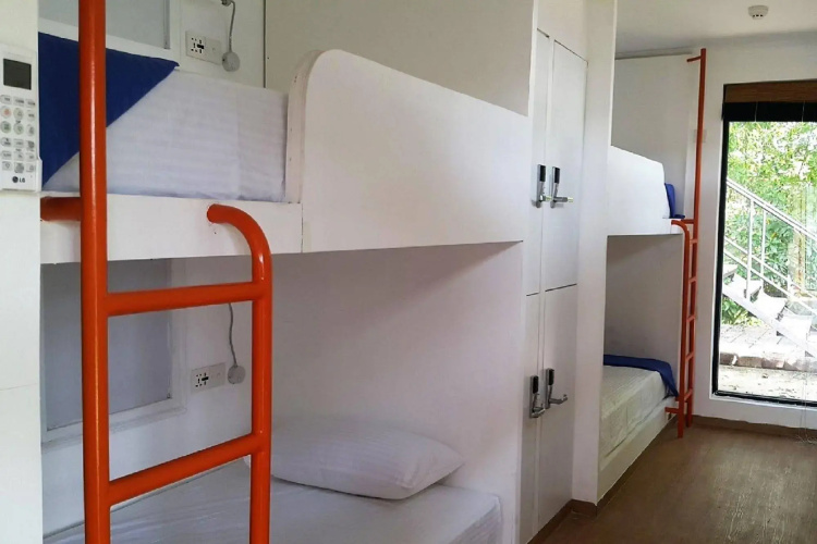 Hangover Hostels Seeduwa