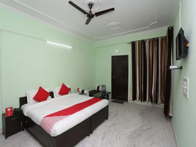 OYO 18669 Shree Palce