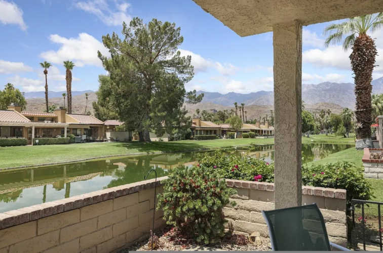 Spacious Single-story Condo With Golf Course Views
