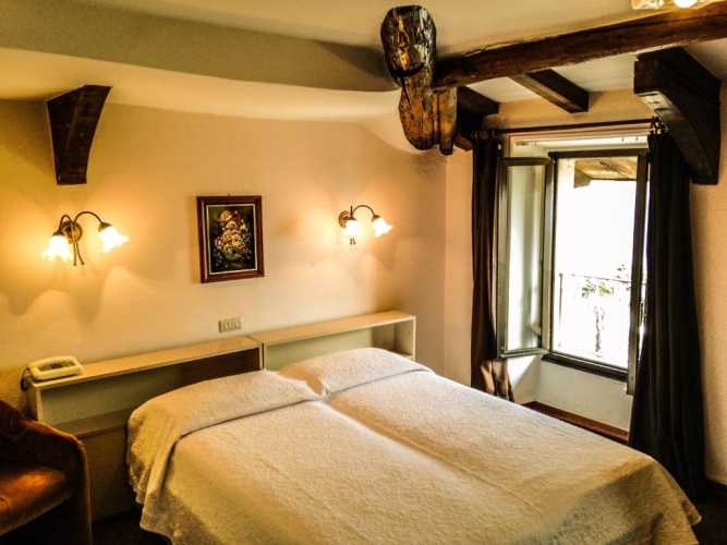 Standard Double room with lake view