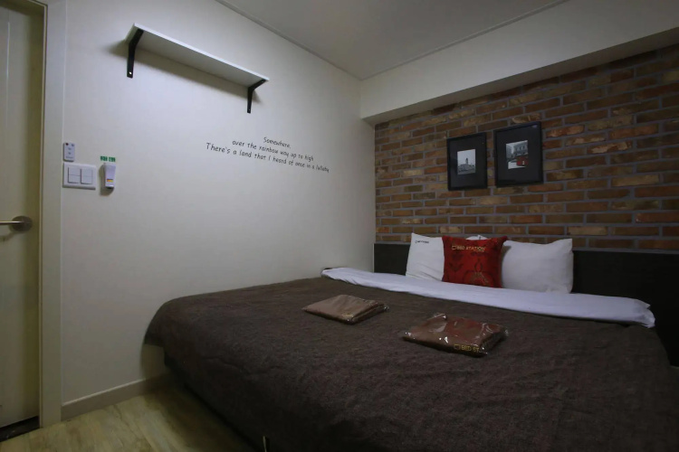 Samsung Bed Station