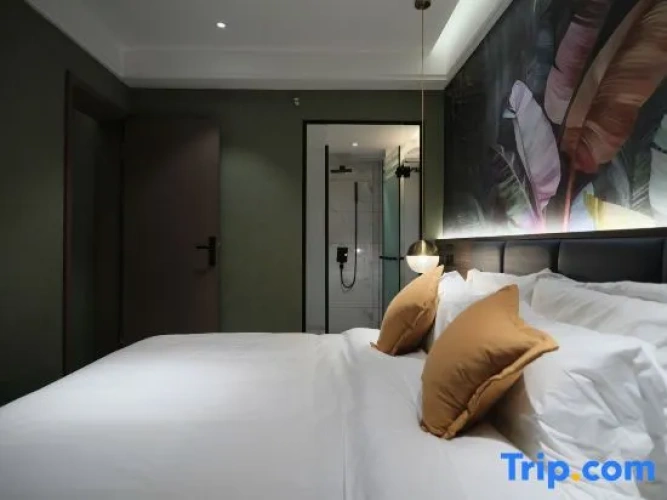 1 Bedroom Business Suite