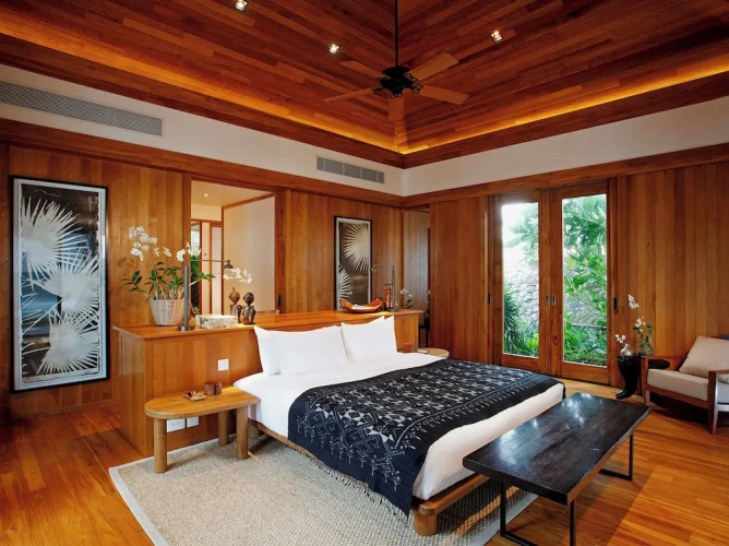 5 Bedrooms Villa