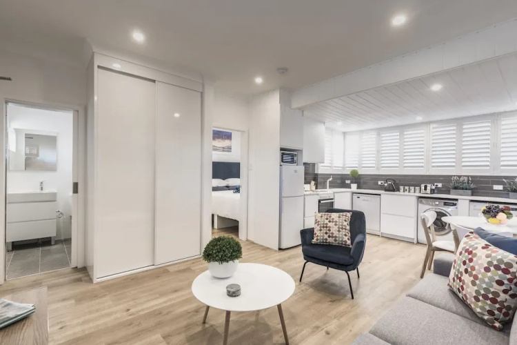 Quiet Spacious Apt with AIR CONDITIONING & Netflix