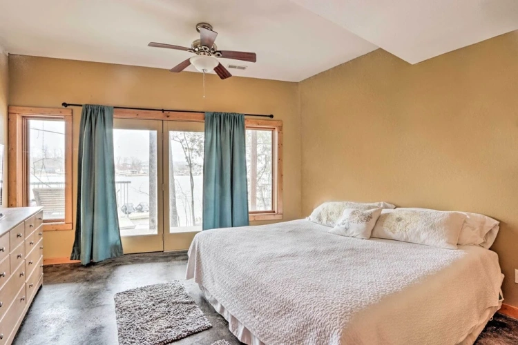 5 Bedrooms Cottage