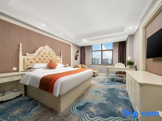 Deluxe Double room with city view