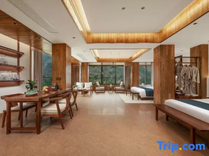 Standard Quadruple Family room with land view