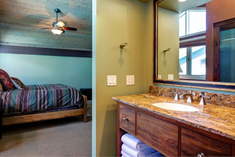 3BR 4BA Motherlode 4 Townhome by RedAwning