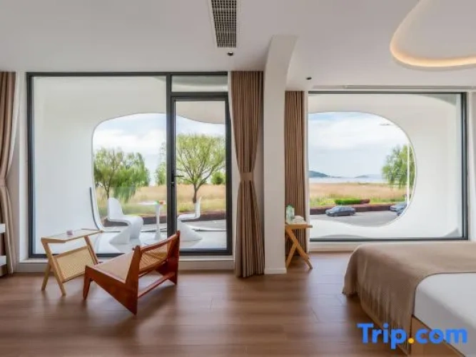 Standard Double room with water view