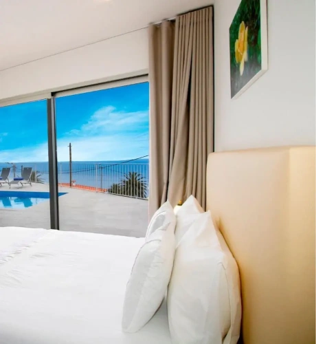 4 Bedrooms Villa