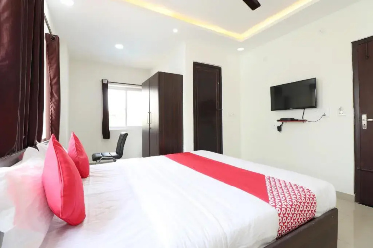 Encore Suites By OYO Rooms