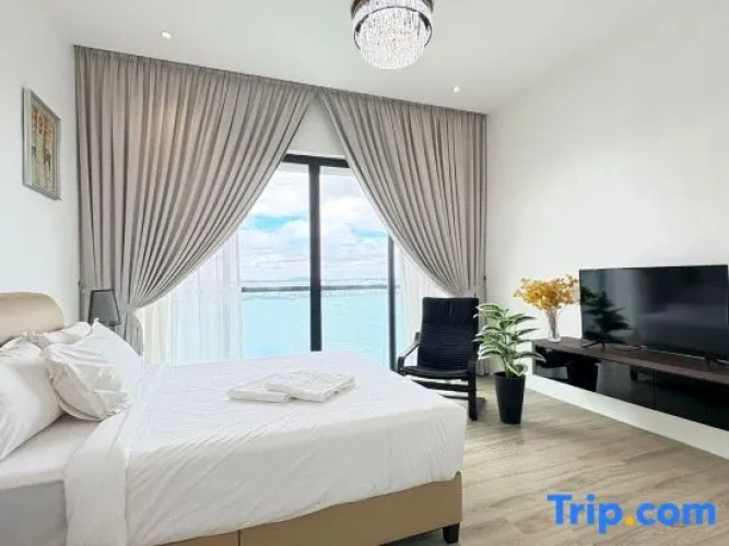 1 Bedroom Premier Apartment with city view