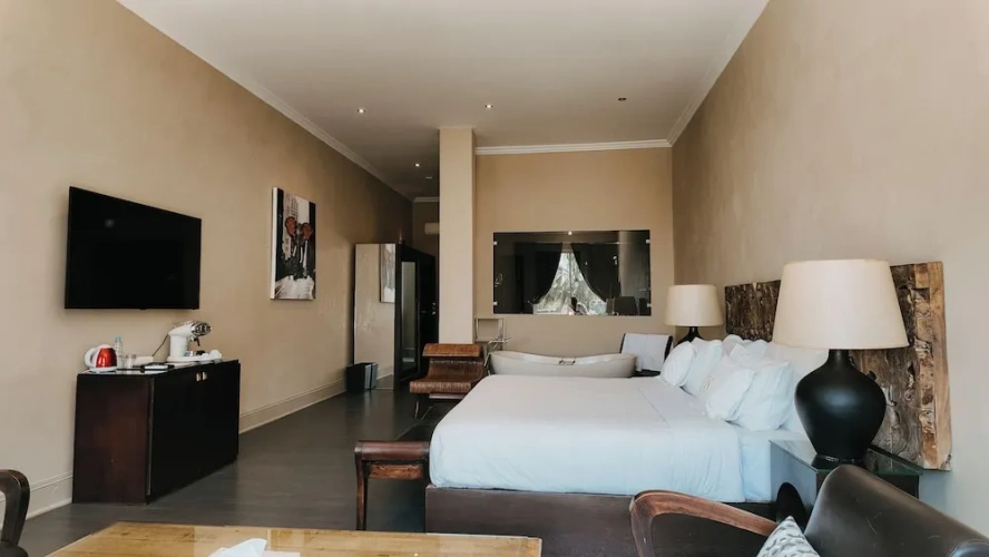1 Bedroom Executive Suite with pool view