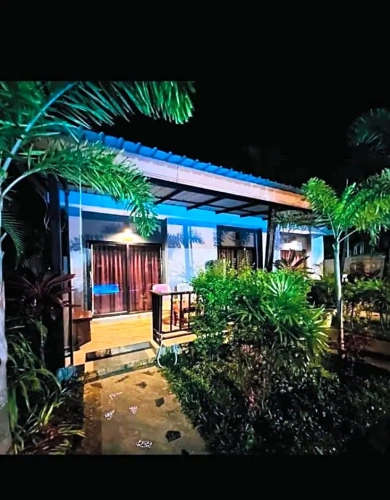 Standard Triple room with pool view