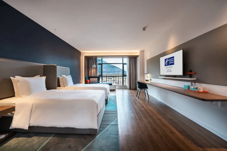 Standard Twin room with river view