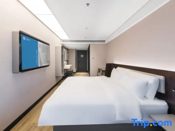 Standard Double room with city view