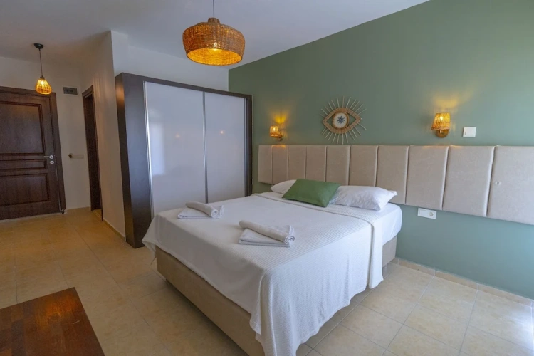 2 Bedrooms Standard Family room