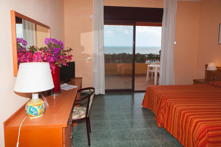 Conte Di Cabrera Hotel Club