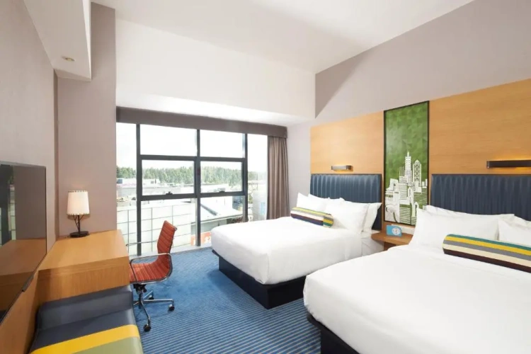 Standard Quadruple room with city view
