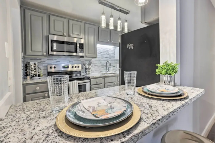Chic Meadowbrook Condo ~ 12 Mi to Birmingham!