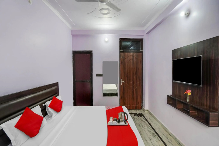 OYO Flagship 70225 Ayurma Inn