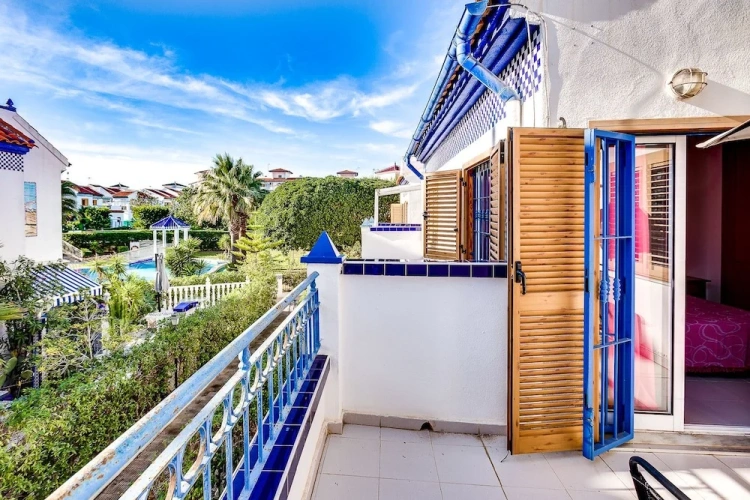 2 Bedrooms Bungalow