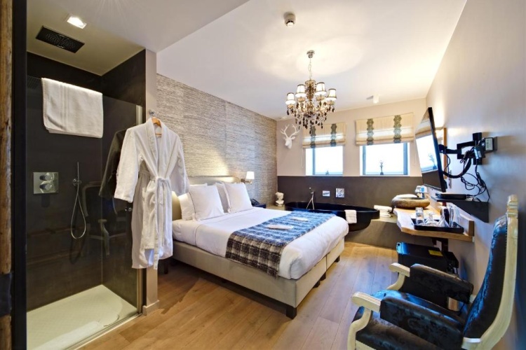 Deluxe Suite with balcony