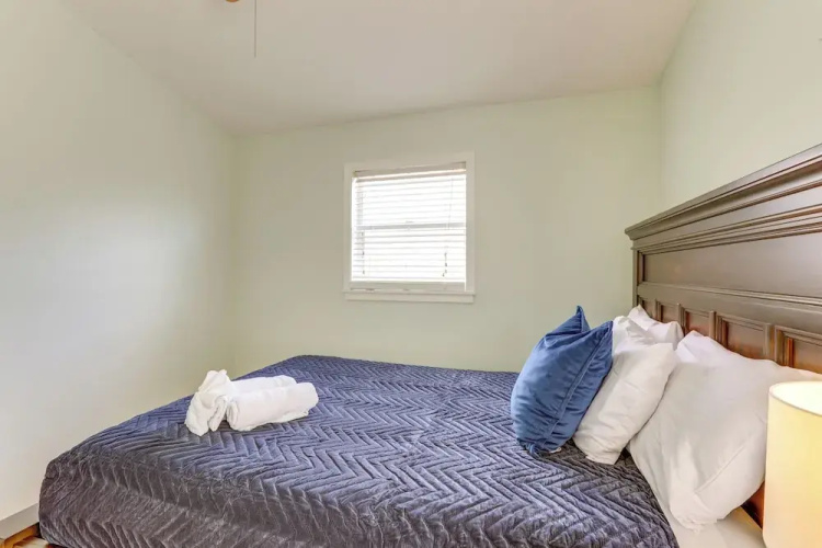 4 Mi to Beaches: Alluring Largo Hideaway!