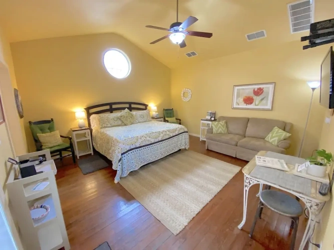 Standard Quadruple room with garden view