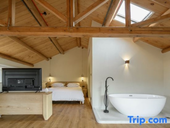2 Bedrooms Double Suite