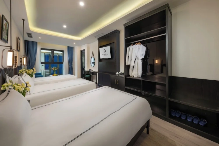 1 Bedroom Standard Triple Family room with city view