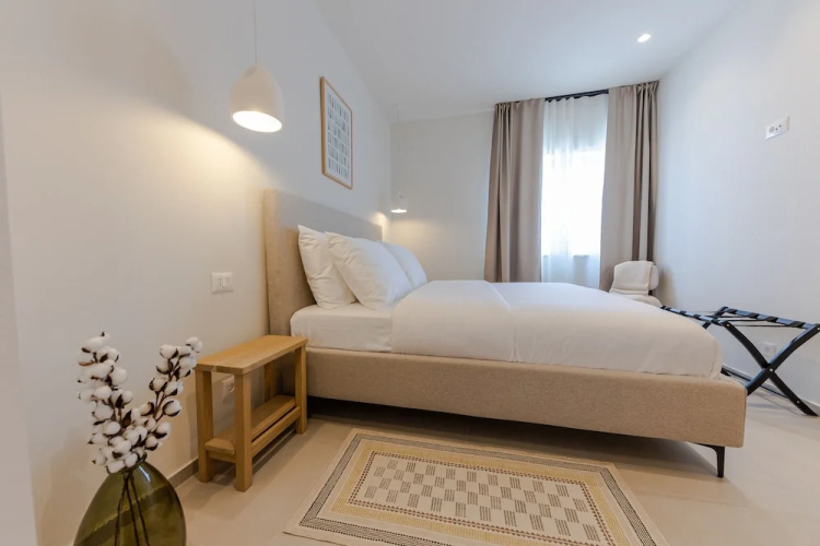 The Olive Poolhouse