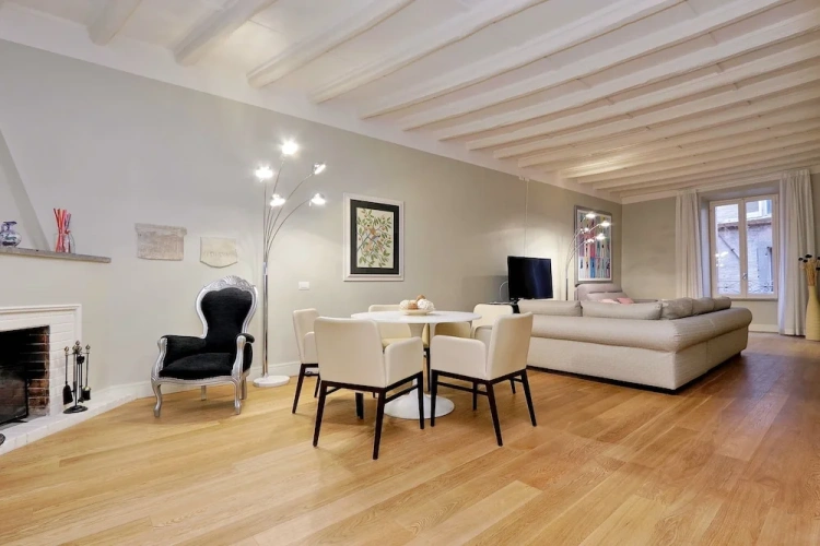 2 Bedrooms Apartment