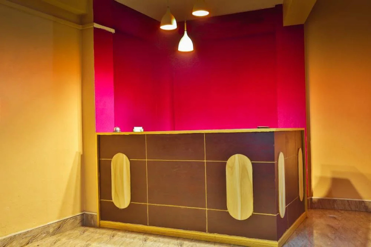 Hotel Maroon