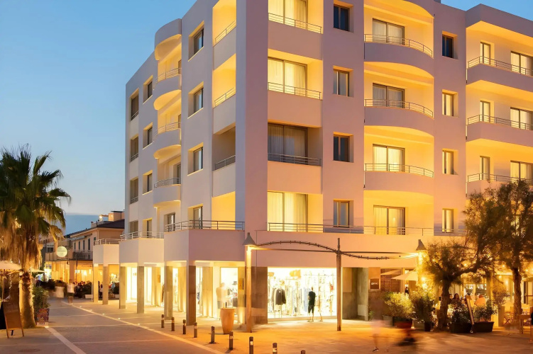 Palace Lido Hotel & Suites