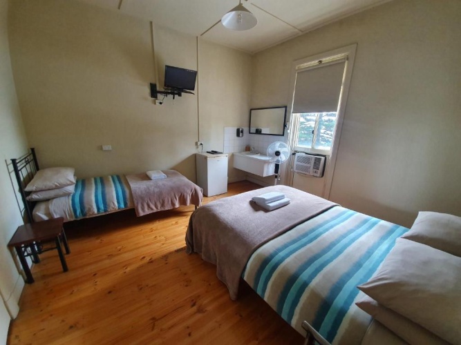 Standard Triple room