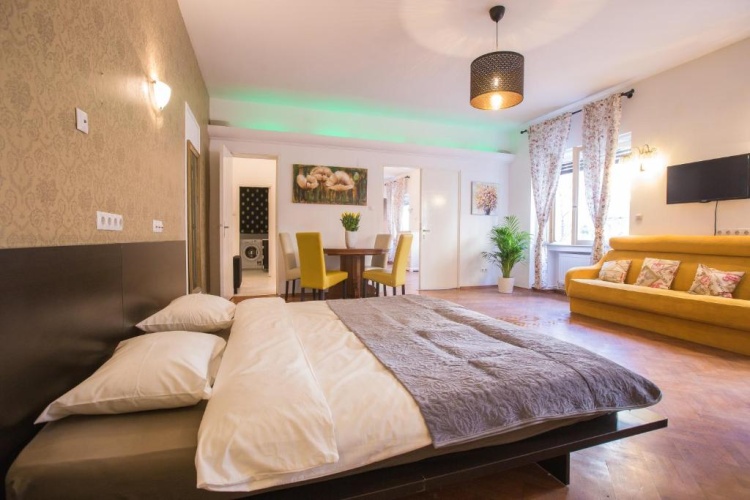 2 Bedrooms Apartment
