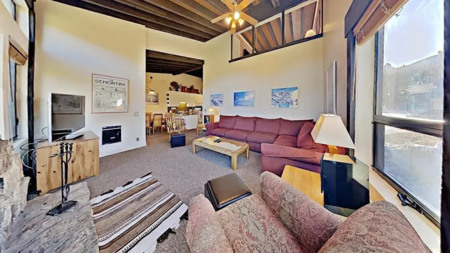 653 4 Bedroom Condo