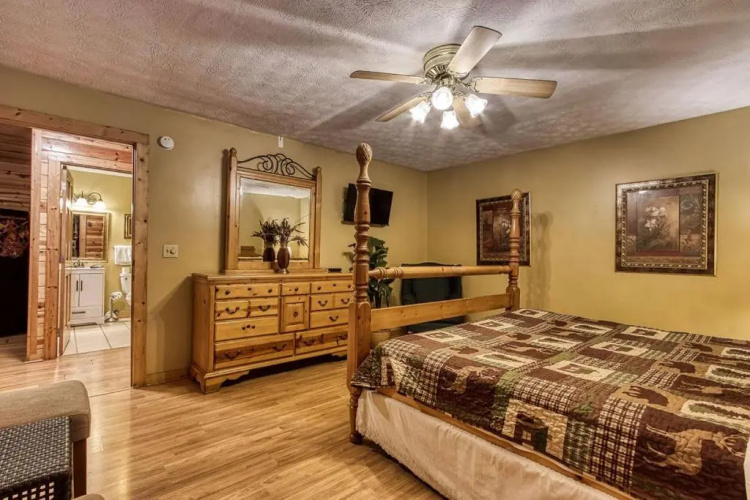 Riverside Mountain Retreat
