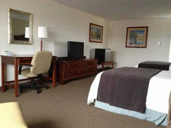 Holiday Hill Motor Inn