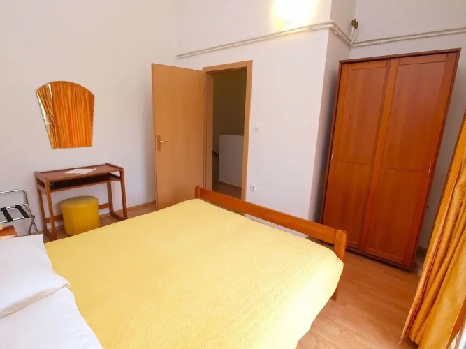 Apartment 446