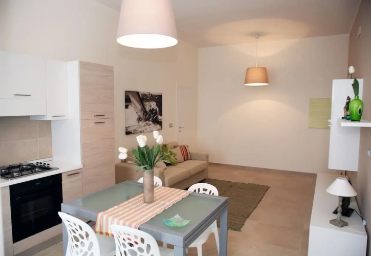 Apartment with courtyard view